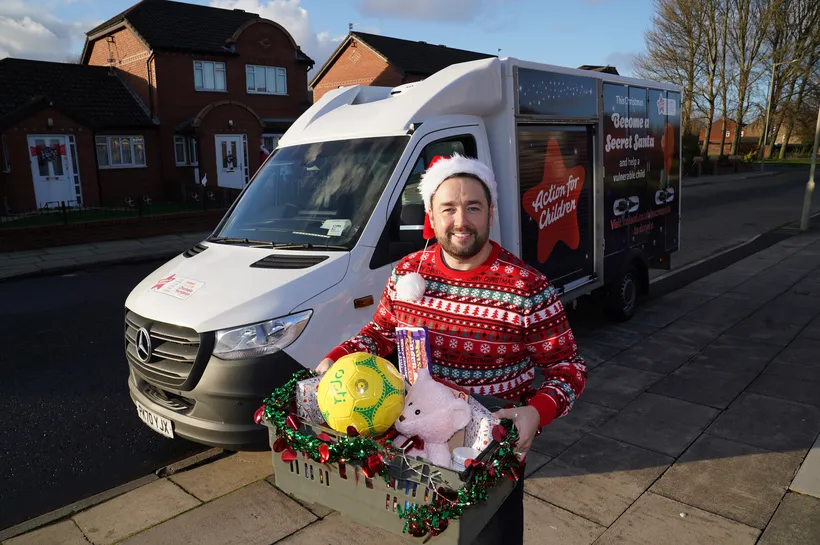 Jason Manford delivers food to families from Iceland to support Secret Santa campaign