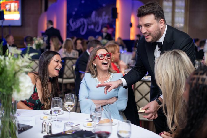 Magician Darren Sarsby entertaining guests at tables