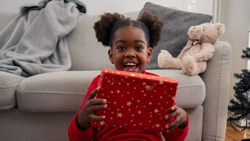 Secret-Santa-25-Chloe-holding-present - thank you ds