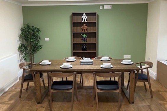Ty Hydref dining room