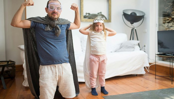 role play dress up father daughter